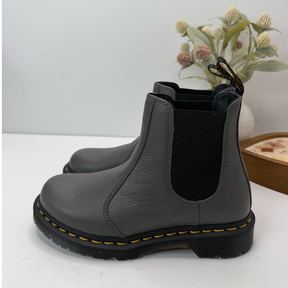 Dr. Martens 2976 Virginia Leather Chelsea Boot Nickle Gray Women's 6 NWOB